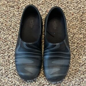 CROCS Black and Gray Patterned Clogs